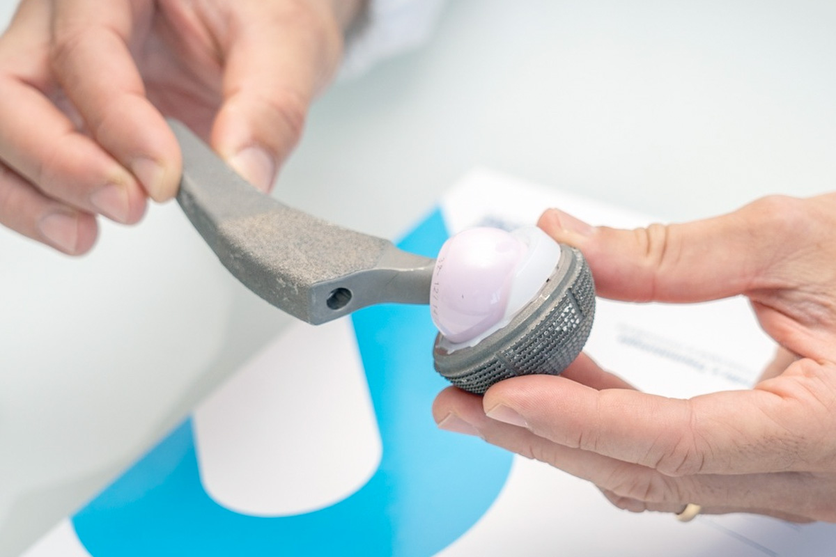 Protesi d'anca con tecnica bikini Protesi d'anca con tecnica bikini